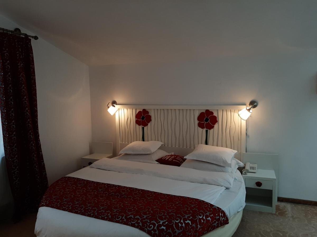 Hotel Condor Оравица Экстерьер фото